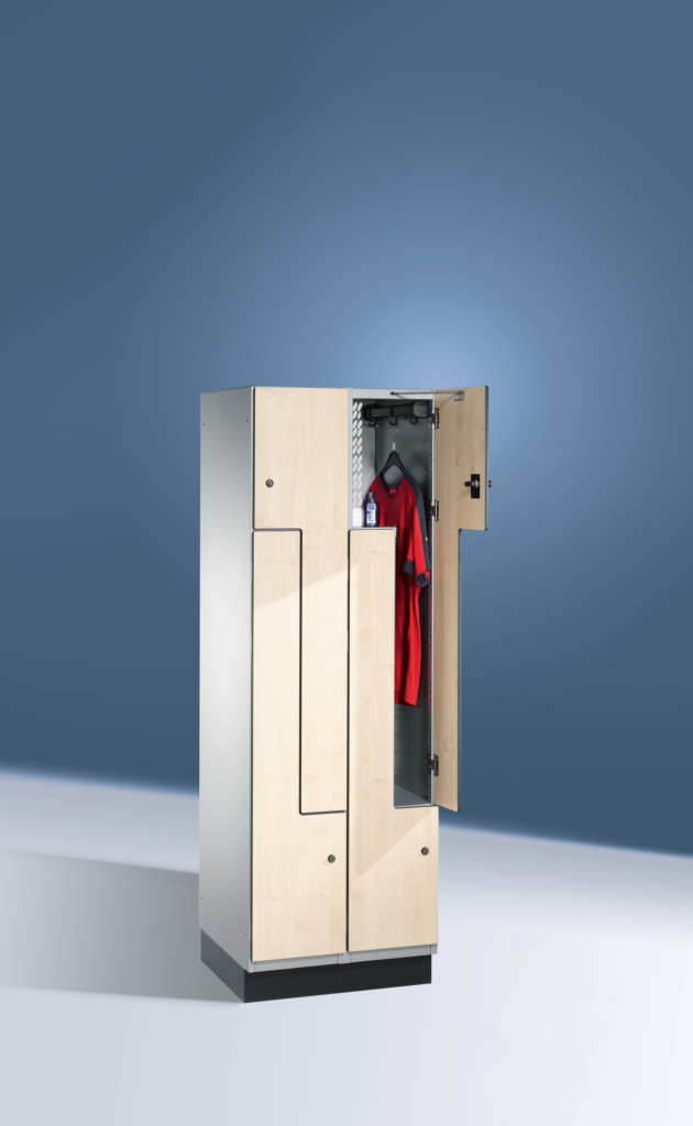 Beige lockers met houten afwerking