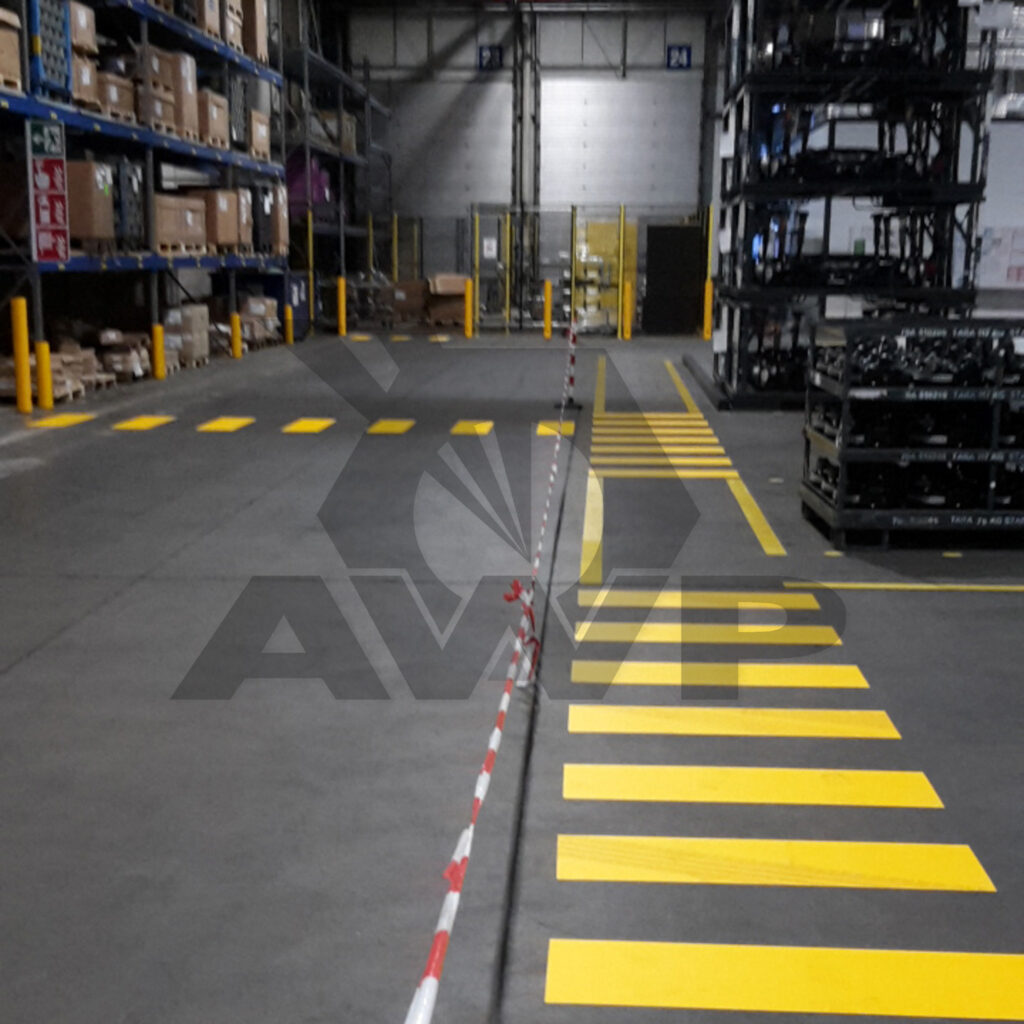 Oversteekpad voor voetgangers in warehouse - Vloerbelijning & signalisatie