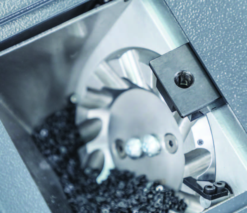 Close up mini schroeven in mini screw feeder - Toevoertechniek