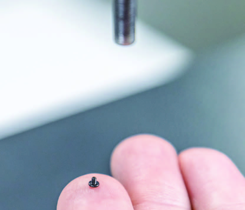 Mini schroef op vinger - Mini screw feeder
