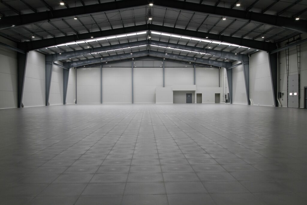 Kliktegel vloer in warehouse