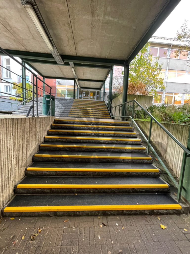 Antislip traptreden op school - overheid